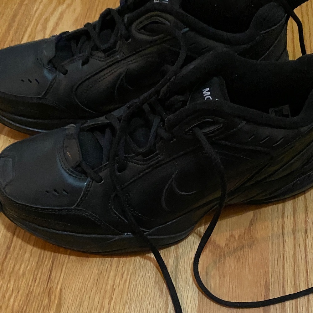 Nike Air Monarch Men's Black Athletic Shoes - Picture 3 of 5